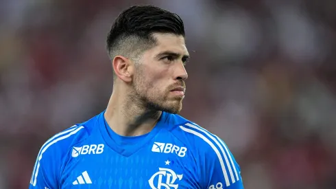 Rossi goleiro do Flamengo durante partida contra o Vasco (Foto: Thiago Ribeiro/AGIF)