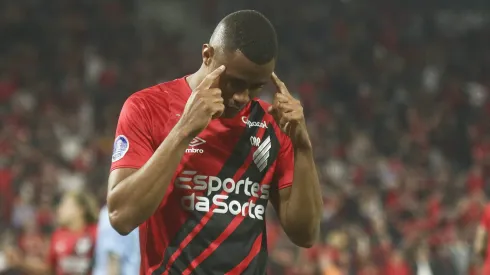 Erick, jogador do Athletico-PR, durante partida contra o Belgrano, pela Copa Sul-Americana.
