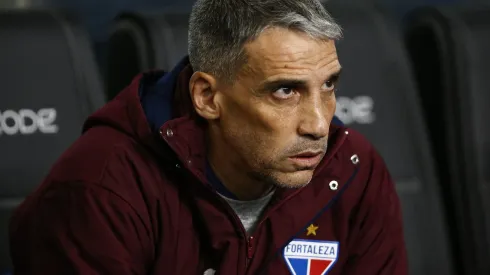 PORTO ALEGRE, BRAZIL - OCTOBER 4: Head coach Juan Pablo Vojvoda of Fortaleza looks on during the match between Gremio and Fortaleza as part of Brasileirao 2024 at Arena do Gremio on October 4, 2024 in Porto Alegre, Brazil. (Photo by Pedro H. Tesch/Getty Images)