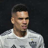 Torcida do Vasco corneta Paulinho, e Hulk sai em defesa: Clube que ele torce muito"
