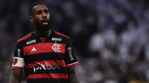 Gerson jogador do Flamengo durante partida contra o Corinthians (Foto: Ettore Chiereguini/AGIF)