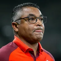 Roger Machado 'descobre' que zagueiro quer deixar o Internacional: "Staff procura outro clube"