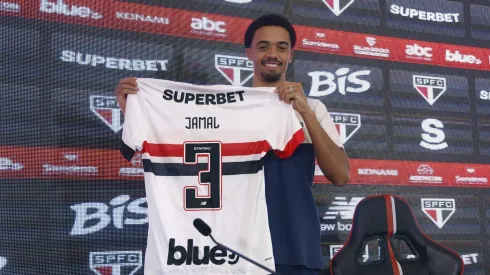Jamal Lewis, lateral do São Paulo, em sua apresentação pelo clube.