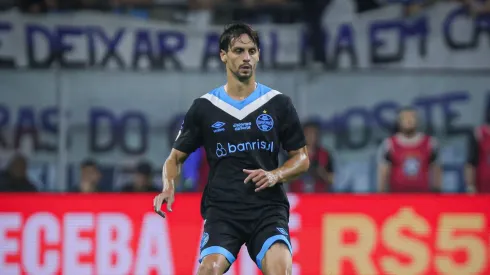 Rodrigo Caio jogando pelo Grêmio em 2024