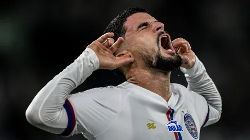 Cauly, jogador do Bahia, comemora seu gol em partida contra o Botafogo, pela Copa do Brasil.