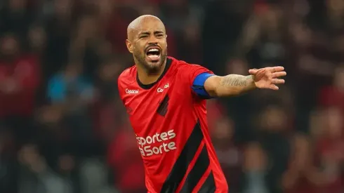 Thiago Heleno, em jogo do Athletico — Foto: José Tramontin/Athletico