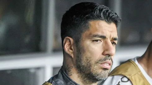 Suárez conversa diretamente com Rochet, do Internacional.