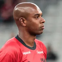 Athletico-PR acaba de vazar bomba sobre retorno de Fernandinho contra o Cruzeiro