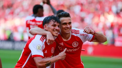 Borre jogador do Internacional comemora com Bernabei vitoria contra o Gremio no estadio Beira-Rio pelo campeonato Brasileiro A 2024.