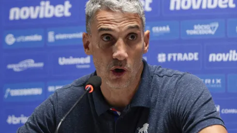 Vojvoda durante confronto contra o Athletico no Brasileirão 2024.