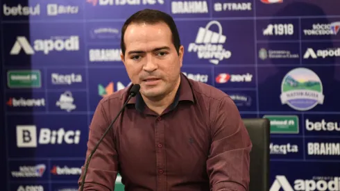 Marcelo Paz, CEO do Fortaleza, falando com os jornalistas em coletiva de imprensa.