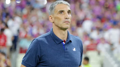 Vojvoda técnico do Fortaleza durante partida contra o Atletico-GO no estadio Arena Castelao pelo campeonato Brasileiro A 2024.