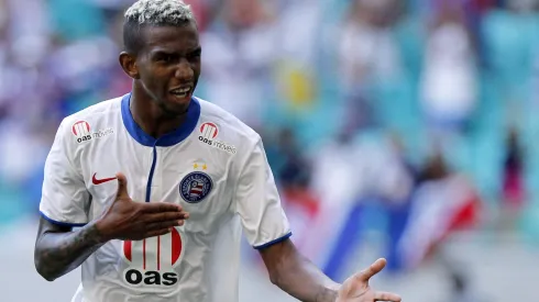Talisca do Bahia comemora seu gol durante partida contra o Vitoria pelo Campeonato Baiano 2014 na Fonte Nova: