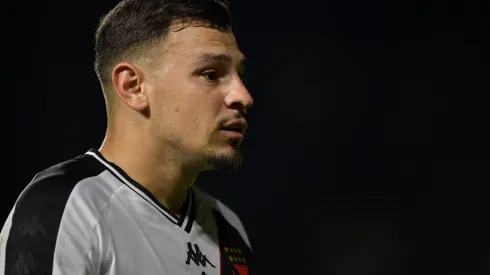 Hugo Moura jogando pelo Vasco em 2024