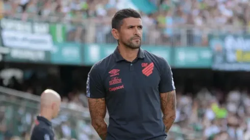 Athletico-PR recebe notícia de retorno em jogo contra São Paulo