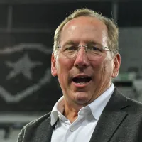 John Textor prepara saída de meio-campista do Botafogo no final do ano