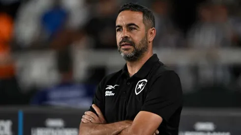 Botafogo se prepara para clássico contra o Vasco com novidades importantes