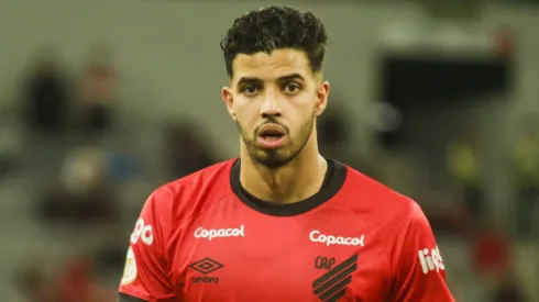 Kaique Rocha, jogador do Athletico-PR, durante partida contra o RB Bragantino, pelo Campeonato Brasileiro de 2023.