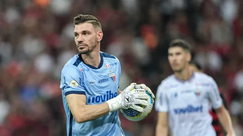 João Ricardo goleiro do Fortaleza durante partida contra o Flamengo no estádio Maracanã pelo campeonato Brasileiro A 2024. Foto: Thiago Ribeiro/AGIF