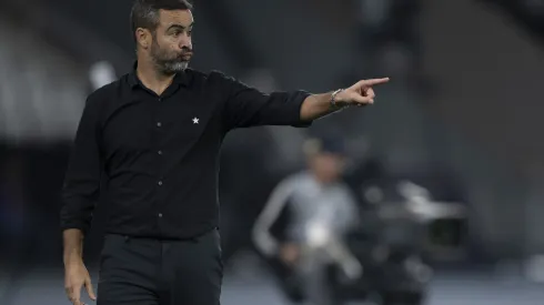 Artur Jorge durante confronto contra o Palmeiras na Libertadores de 2024.