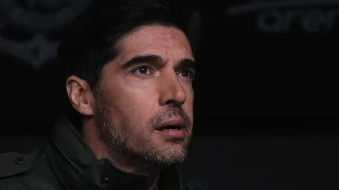 SP – SAO PAULO – 04/11/2024 – BRASILEIRO A 2024, CORINTHIANS X PALMEIRAS – Abel Ferreira tecnico do Palmeiras durante partida contra o Corinthians no estadio Arena Corinthians pelo campeonato Brasileiro A 2024. Foto: Ettore Chiereguini/AGIF