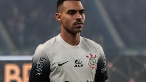 Matheuzinho durante confronto contra o Grêmio na Copa do Brasil 2024.