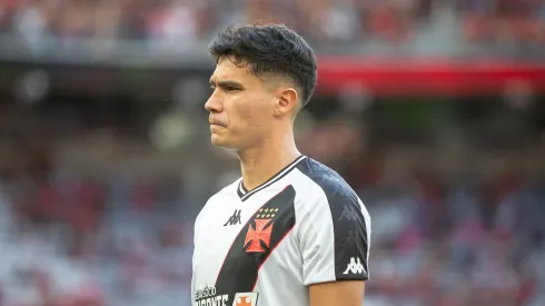 Galdames jogador do Vasco durante partida contra o Athletico-PR no estadio Arena da Baixada pelo campeonato Brasileiro A 2024.