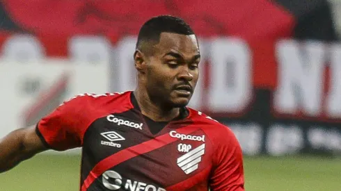 Nikão vem sendo importante no Athletico.