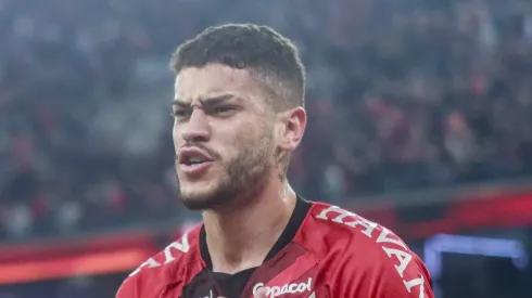 Rômulo atuando no Athlético-PR em 2023