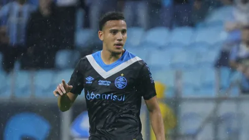 Gustavo Martins atuando no Grêmio