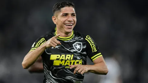 Savarino durante confronto contra o Vasco no Brasileirão 2024.