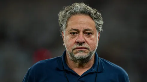 Julio Casares, presidente do São Paulo, antes da partida contra o Flamengo (Foto: Thiago Ribeiro/AGIF)