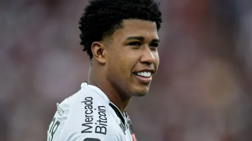 Andrey Santos durante confronto contra o Flamengo no Campeonato Carioca de 2023.