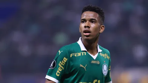 Estevão jogador do Palmeiras