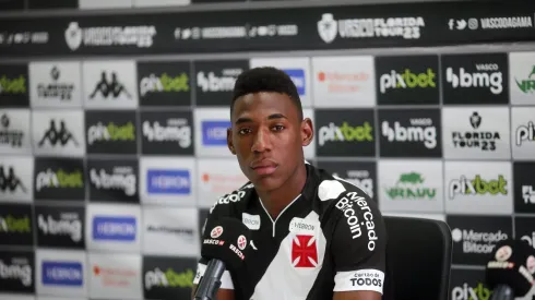 O atleta Leo em coletiva de apresentacao no CT Moacyr Barbosa em 04 de janeiro de 2023.