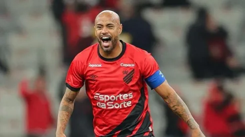 Thiago Heleno e +2 são opções do Athletico-PR contra o Atlético-MG