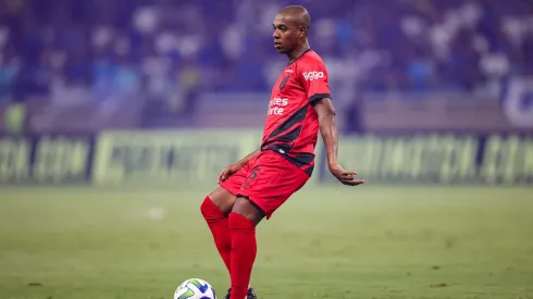 Fernandinho jogador do Athletico-PR durante partida contra o Cruzeiro no estadio Mineirao pelo campeonato Brasileiro A 2023. Foto: Gilson Lobo/AGIF