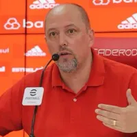 Internacional recebe sondagens por atacante, mas Barcellos prepara renovação contrato