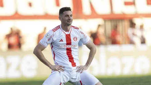 Alario, jogador do Internacional, durante partida contra o Atletico-GO, pelo Brasileirão Betano.