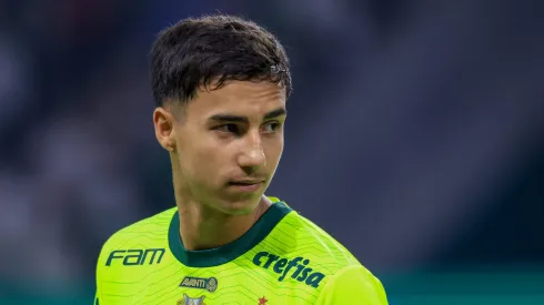 Vitor Reis, jogador do Palmeiras, durante partida contra o Bahia, pelo Brasileirão Betano.