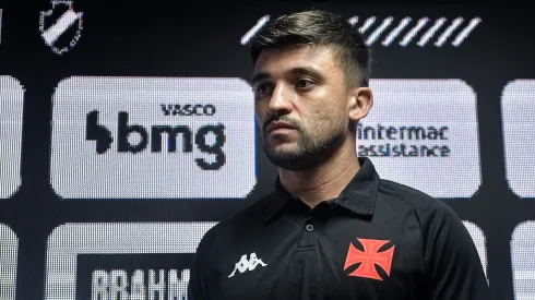 Victor Luis durante sua apresentacao oficial como jogador do Vasco em coletiva de imprensa realizada no Sao Januario.