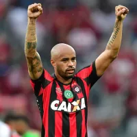 Lucas Belezi ganha 'moral' com Thiago Heleno e notícia dos bastidores vaza no Athletico-PR