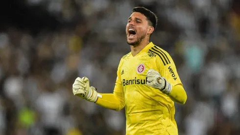 Keiller ex-goleiro do Internacional, atuando pelo clube em 2022.