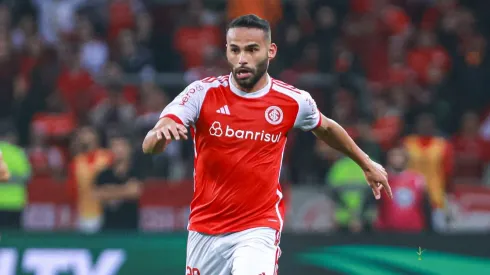 Thiago Maia jogador do Internacional durante partida contra o Fortaleza no estádio Beira-Rio pelo campeonato Brasileiro A 2024.
