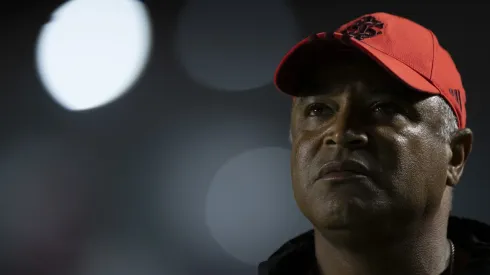 Roger Machado, técnico do Internacional, durante partida contra o Vasco (Foto: Jorge Rodrigues/AGIF)