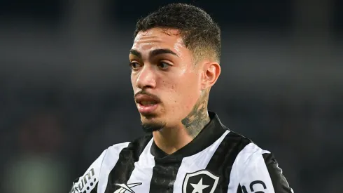 Hugo jogador do Botafogo durante partida contra o Universitario no estadio Engenhao pelo campeonato Copa Libertadores 2024.