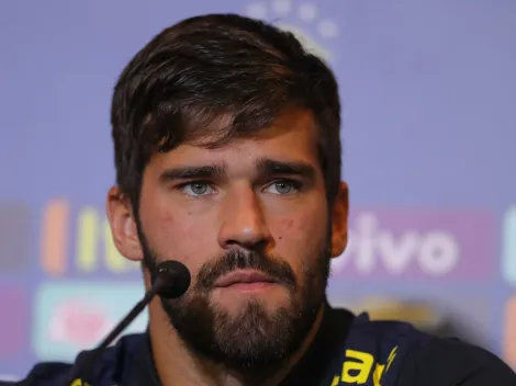 Alisson vira assunto no Internacional ao mandar recado para Roger
