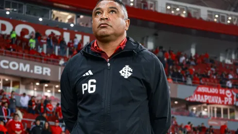 Roger Machado durante confronto contra o Fortaleza no Brasileirão 2024.