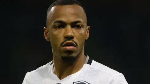 Marlon Freitas jogador do Botafogo deixa o campo após partida contra o Palmeiras no estádio Arena Allianz Parque pelo campeonato Brasileiro A 2024. Foto: Joisel Amaral/AGIF