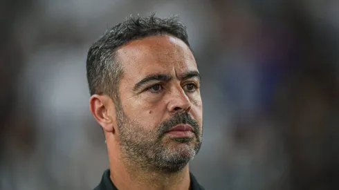 Artur Jorge tecnico do Botafogo durante partida contra o Athletico-PR no estadio Engenhao pelo campeonato Brasileiro A 2024.